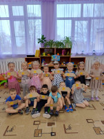 Аппликация в младшей группе Аппликация в младшей группе.