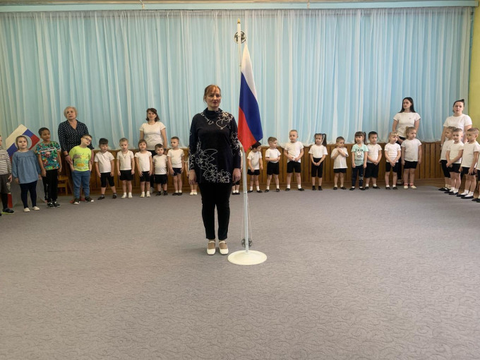 Традиция поднятия флага Традиция поднятия флага.